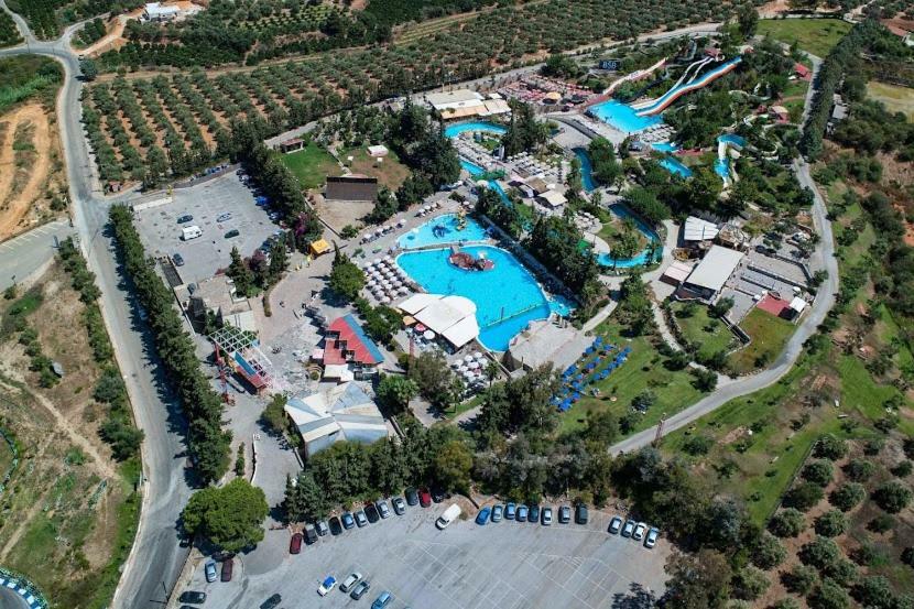 Villa Oasis Galatás エクステリア 写真