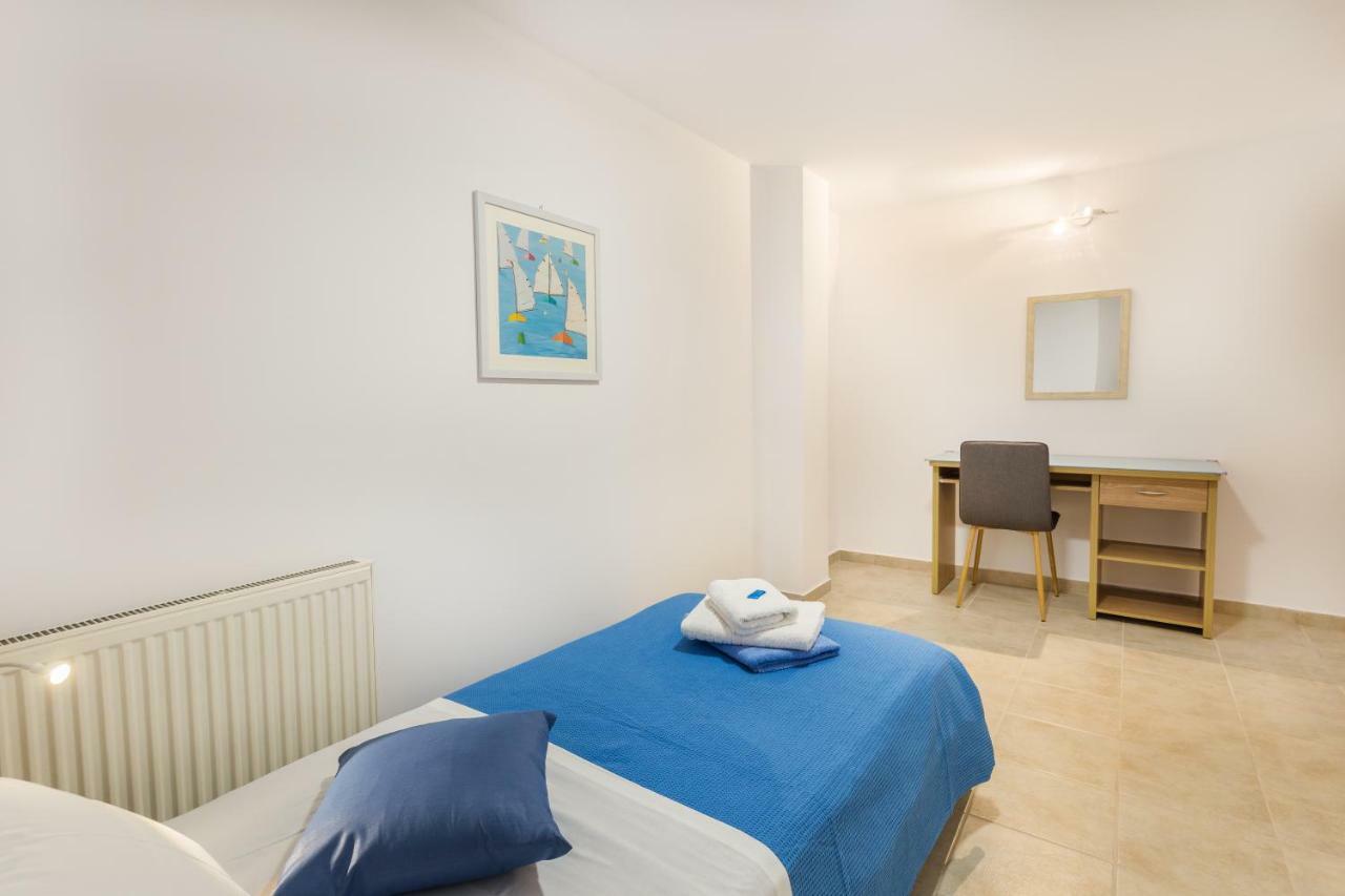 Villa Oasis Galatás エクステリア 写真