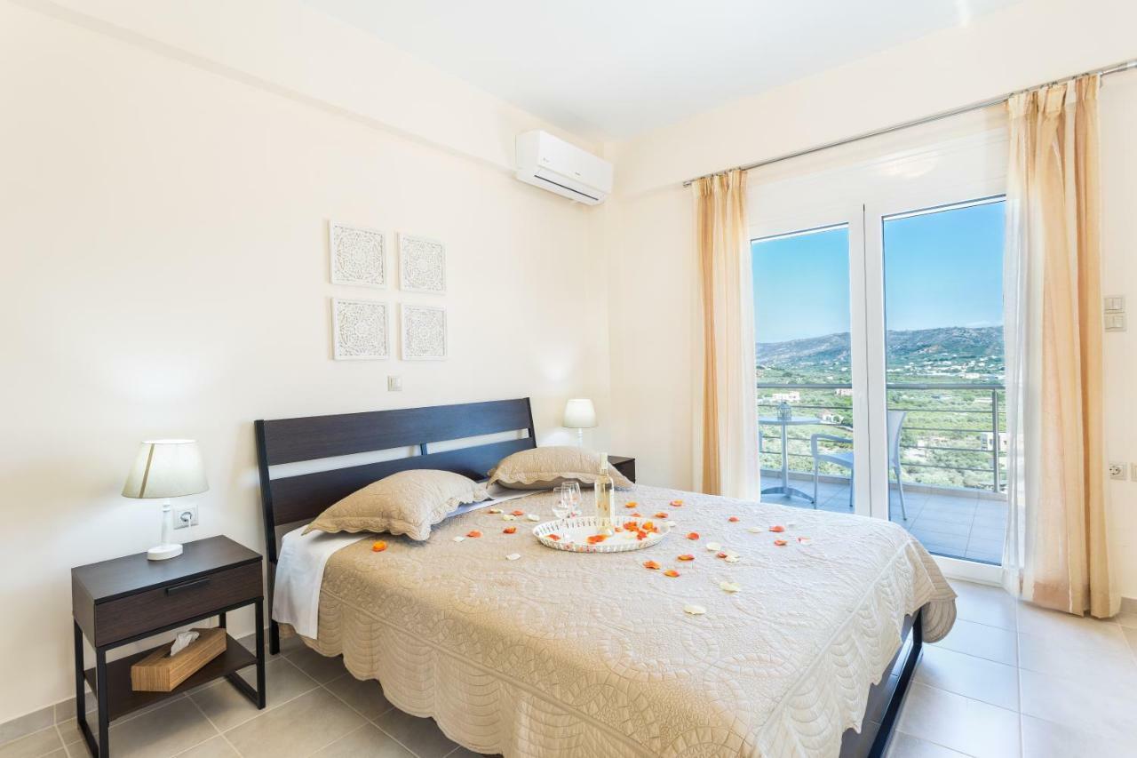 Villa Oasis Galatás エクステリア 写真