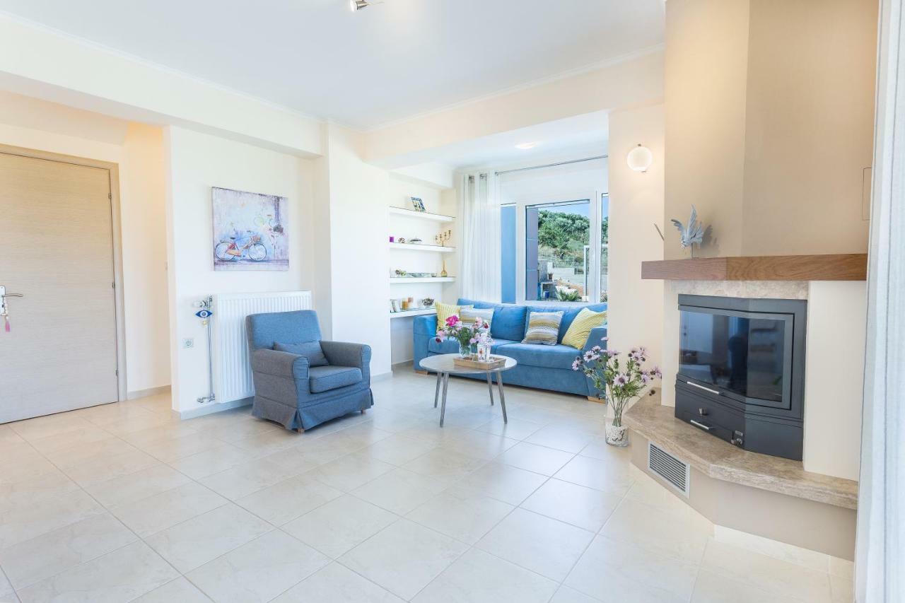 Villa Oasis Galatás エクステリア 写真