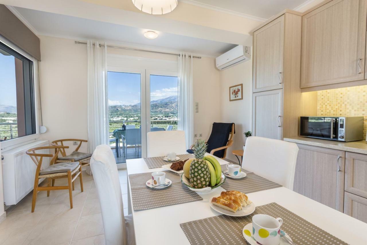 Villa Oasis Galatás エクステリア 写真