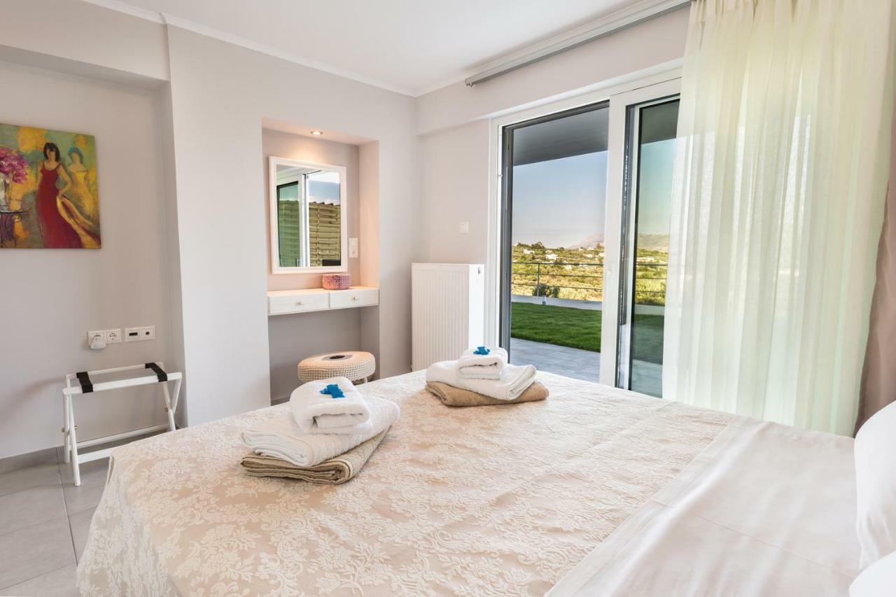 Villa Oasis Galatás エクステリア 写真