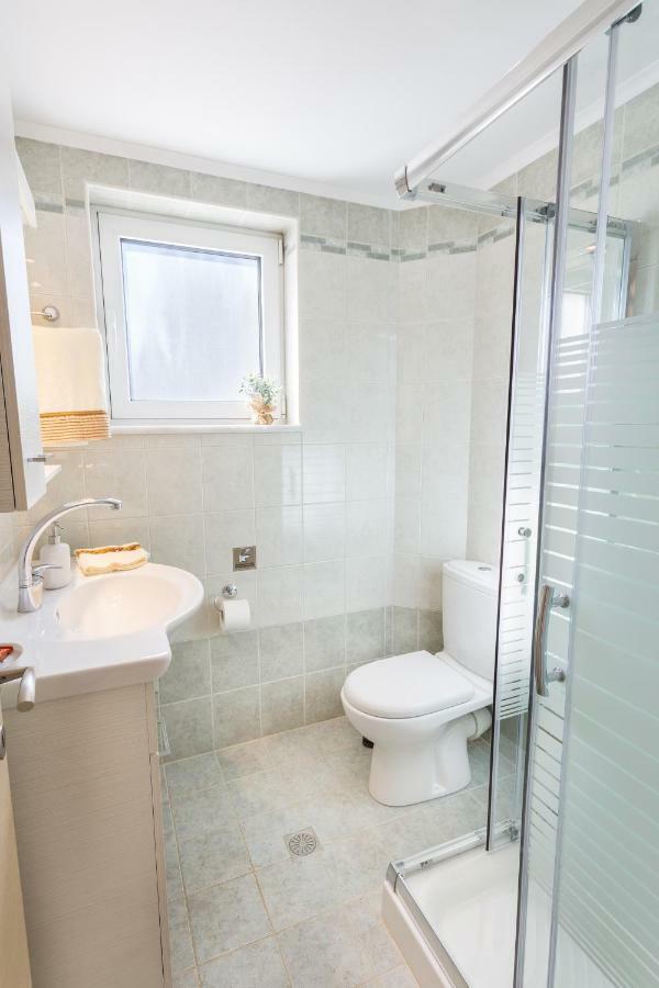 Villa Oasis Galatás エクステリア 写真