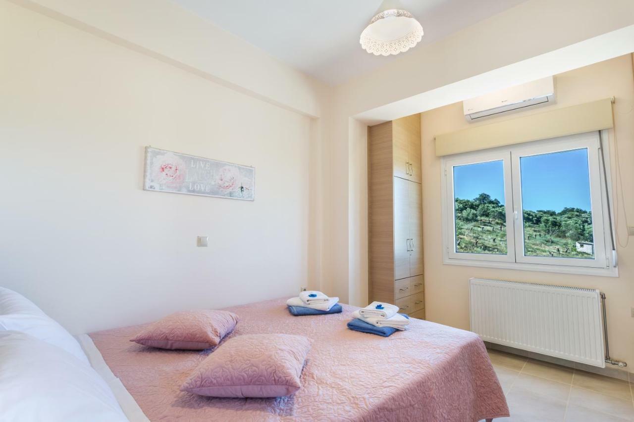 Villa Oasis Galatás エクステリア 写真