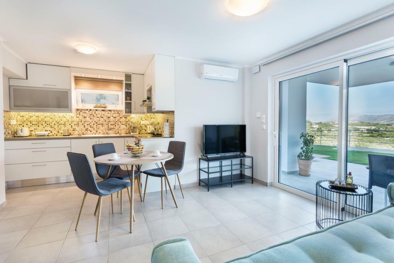 Villa Oasis Galatás エクステリア 写真