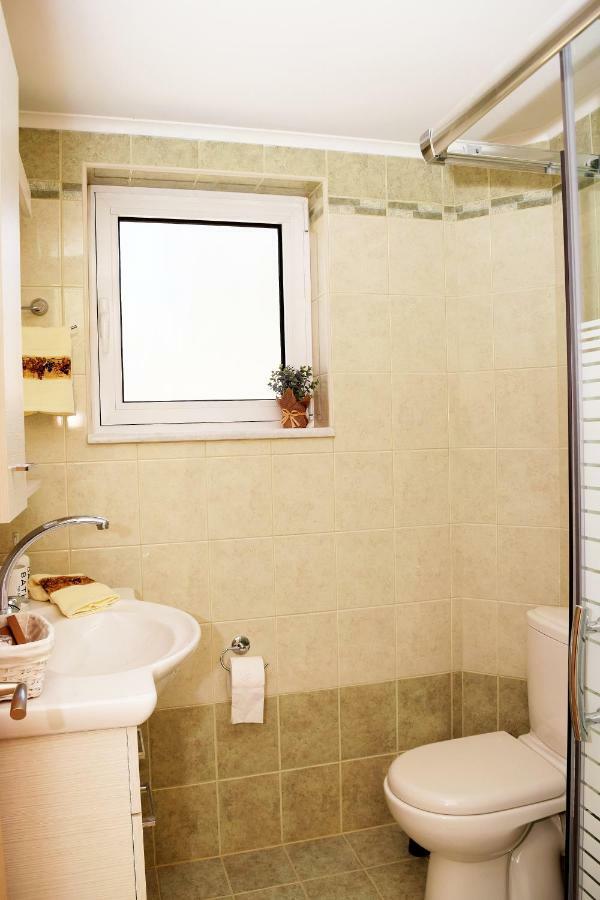 Villa Oasis Galatás エクステリア 写真