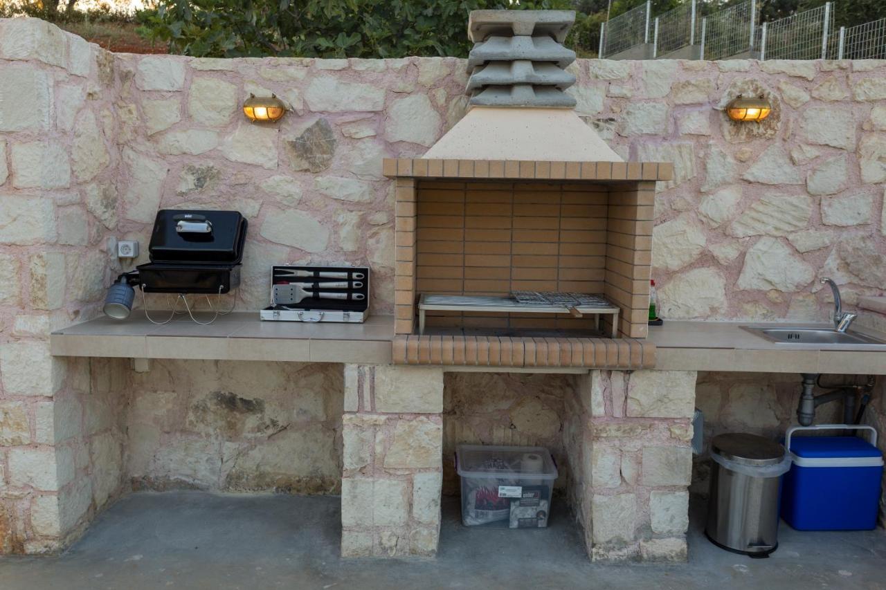 Villa Oasis Galatás エクステリア 写真