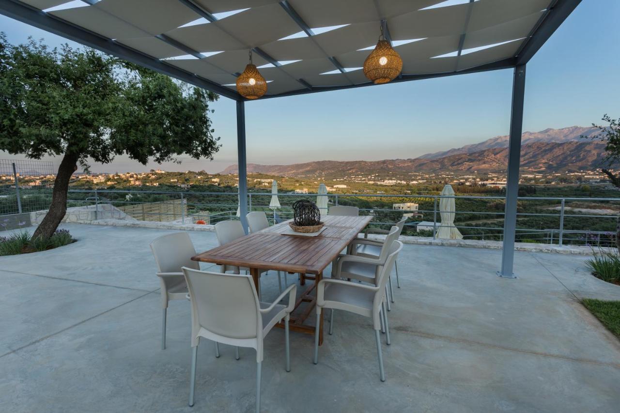 Villa Oasis Galatás エクステリア 写真
